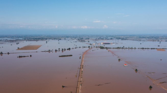 Наводненията в Гърция нанасят щети за милиарди евро