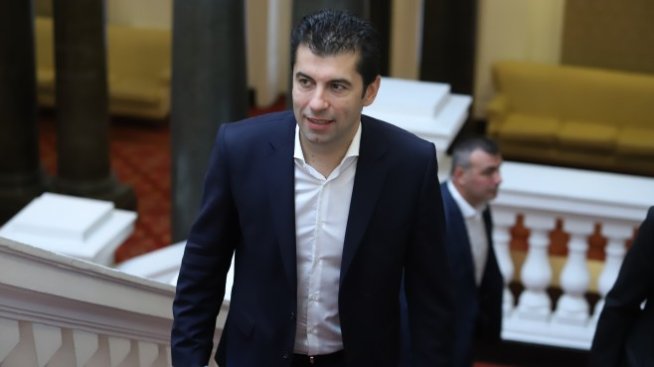 Кирил Петков заминава за Азербайджан, за да преговаря за повече газ