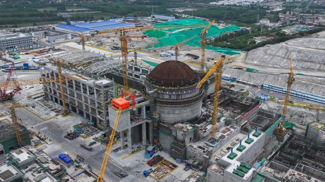 Строежът на новите блокове в АЕЦ "Козлодуй" вероятно ще наложи емитиране на още дълг