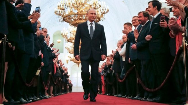 Руската Дума ще обсъди с Путин начини за оставането му на власт