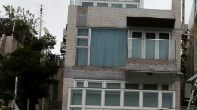 Какво е да живееш в стоманена кутия на най-недостъпния жилищен пазар в света