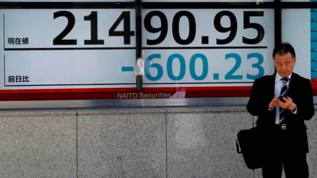 Разочароващите икономически данни от Китай повлякоха надолу азиатските пазари