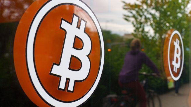 Внезапен спад на криптопазара тласна цената на биткойна под 22 хил. долара
