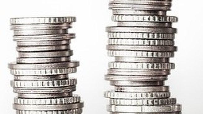 Продажбите на дребно във Великобритания бележат неочакван спад 