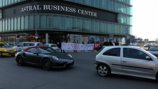 Служители на Макс Телеком излязоха на протест за неизплатени възнаграждения