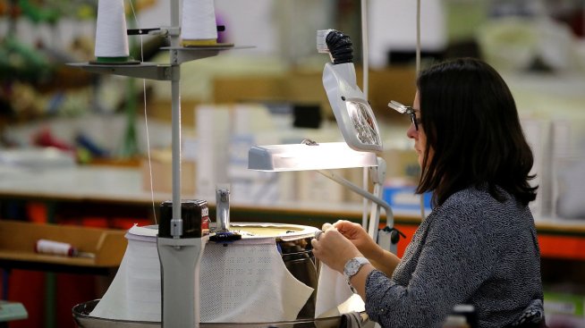 Заводската продукция в еврозоната се завръща към растеж през февруари