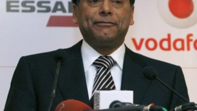 Индийските милиардери, които спечелиха от спада на рупията