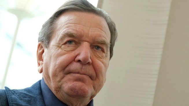 Герхард Шрьодер отново влиза в управлението на руски бизнес - този път с хипермаркети
