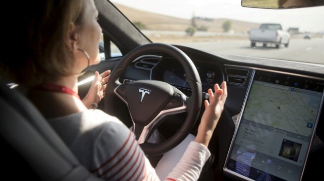 Американец обвини автопилота на Tesla за катастрофа 