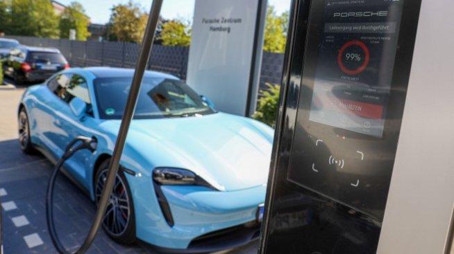 Porsche планира глобална сервизна акция за Taycan заради софтуерна грешка