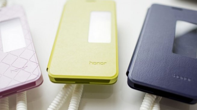 Huawei продава Honor на Digital China и властите в Шънджън?