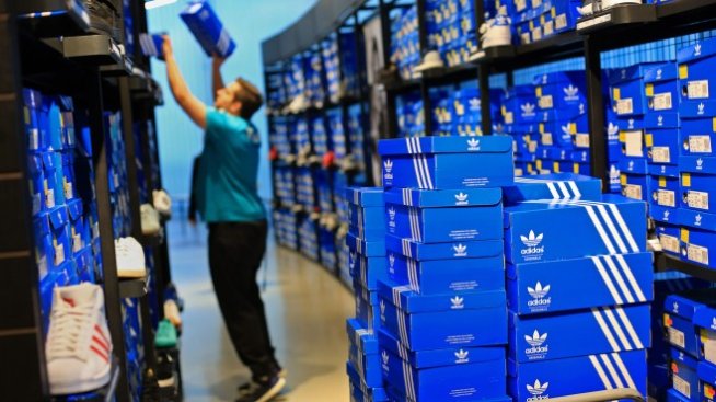 Adidas гледа предпазливо към края на годината заради пандемията