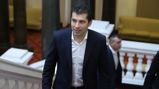 Петков: Имало е слотове в Гърция, недоумявам защо служебното правителство взе само един кораб