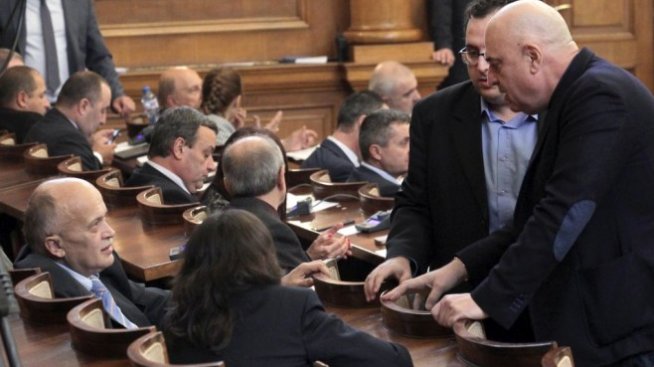 Очакват се сериозни промени по приетите на първо четене изменения в Закона за ДДС