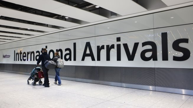 Въпреки обещанията на Сунак миграцията във Великобритания расте до рекордни нива