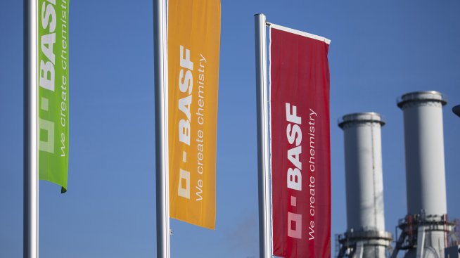 BASF започва обратно изкупуване на акции за 1 млрд. евро, обмисля придобивания