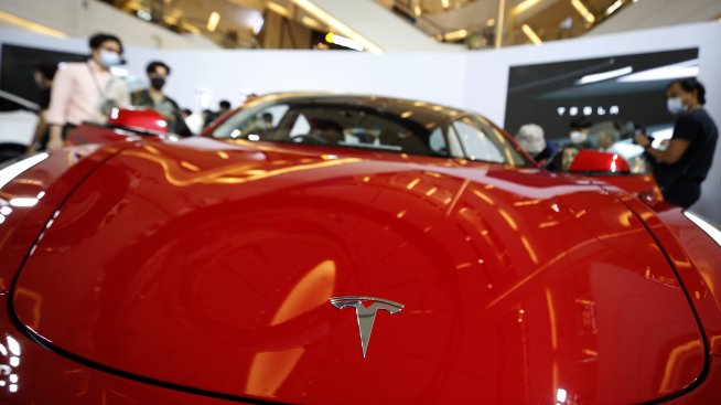 Мъск се нахвърли върху недоволен инвеститор в Tesla