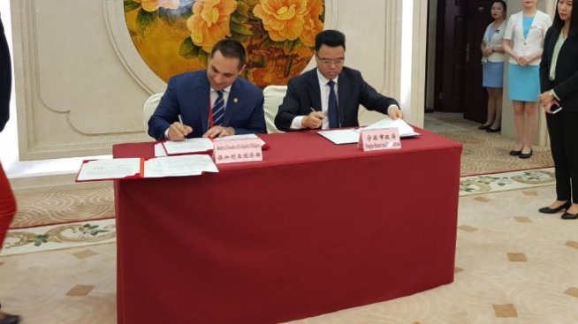 Емил Караниколов подписа Меморандум за сътрудничество с китайския град Нинбо