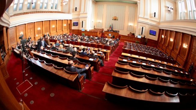 Парламентът одобри доклада за състоянието на въоръжените сили за 2019 г.