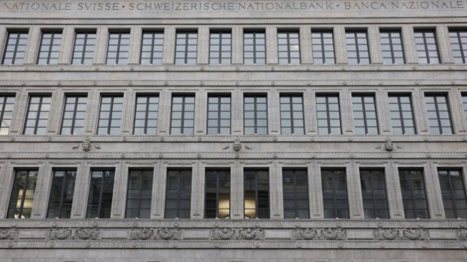 Швейцарската централна бана е похарчила по-малко пари, за да отслаби франка