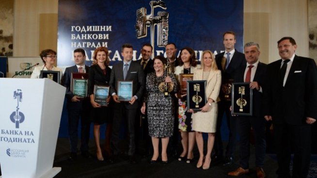 Банка ДСК стана носител на "Банка на годината" за 2016 г.