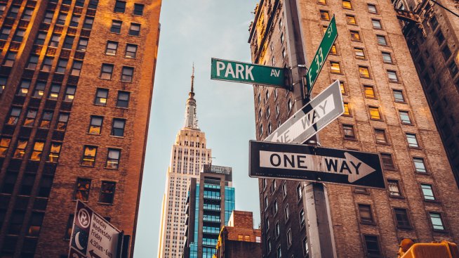 Понижаването на лихвите е крехко убежище от имотната буря по света