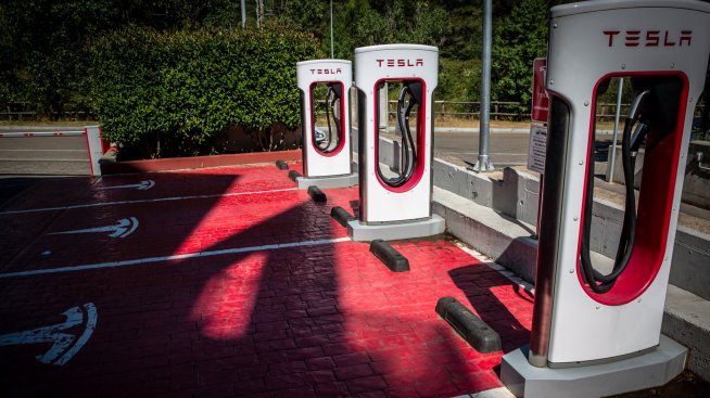 Ford ще използва мрежата на Tesla от супер бързи зарядни станции в САЩ
