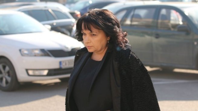 Петкова: До средата на юли ще се върнат надвзетите пари за парно 