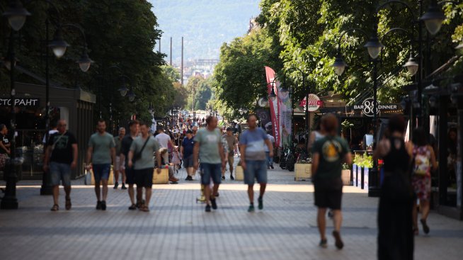 Евробарометър: Девет от десет европейци настояват за по-обединен ЕС