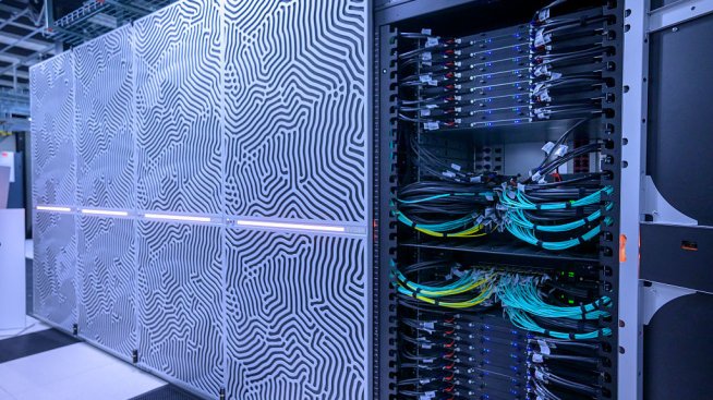 ЕП призова за опростяване на правилата при използването на АІ във финансовия сектор