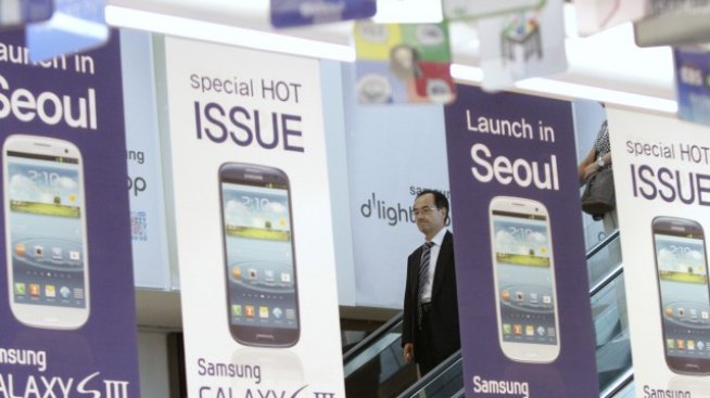 На Apple и Samsung се падат...108% от печалбата при смартфоните