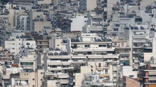 Уморените гърци отказват да се борят с банките за запазване на дома си