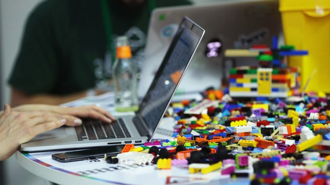 Защо конструкторите Lego присъстват все по-често в корпоративните офиси?
