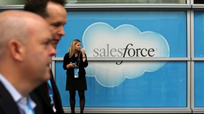 Salesforce също е имала апетити към LinkedIn?