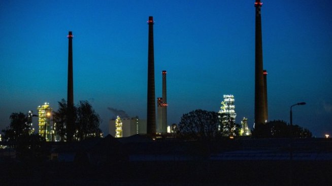 Цената на петрола отново се покачва след двудневен спад*