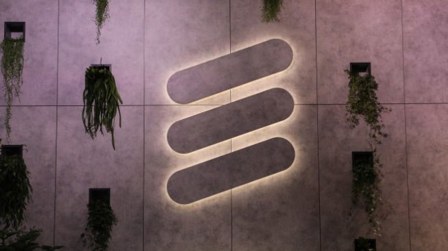 Ericsson се разделя с част от директорите си и започва преструктуриране