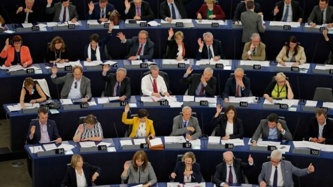 Европарламентът с удар срещу стремежа на Китай към статут на пазарна икономика