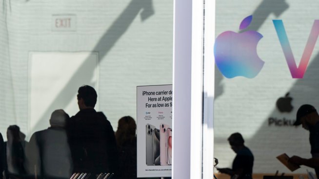 Apple се насочва към голям спад на приходите, докато инвеститорите очакват AI в iPhone