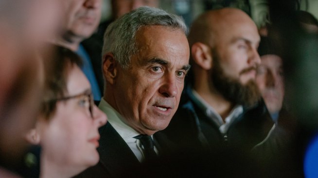 Крайнодесният Калин Джорджеску получи забрана да участва в изборите в Румъния