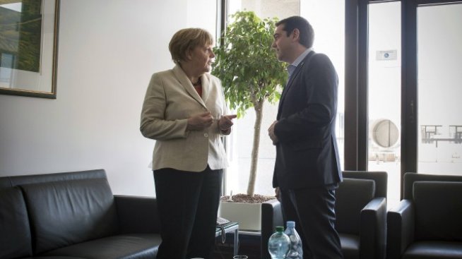 Меркел: Трябва да попречим Гърция да остане без пари