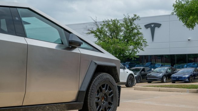 Tesla представи своя Cybertruck в Германия