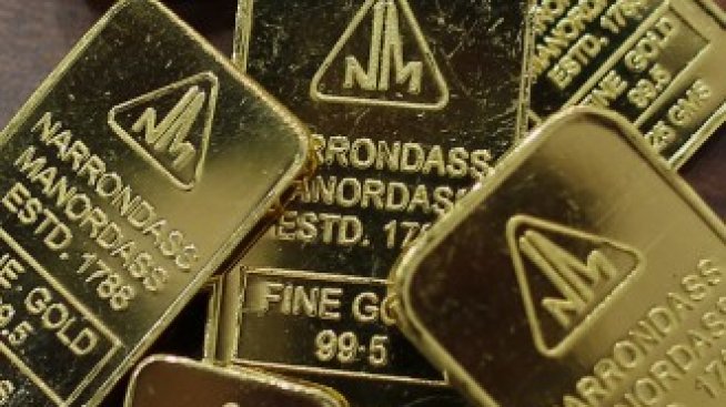 Цената на златото отново се потопи под 1400 долара