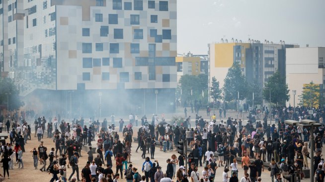 Франция търси начин да прекрати бунтовете на фона на растящите щети