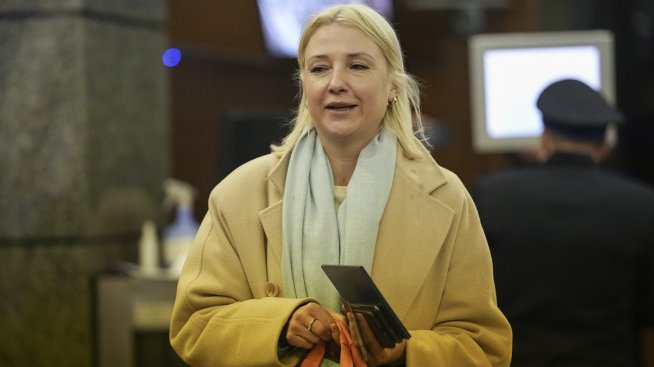 Антивоенната активистка Екатерина Дунцова ще се изправи срещу Путин на изборите през март