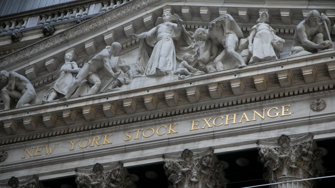 Акциите на Wall Street поевтиняват, трейдърите очакват изявлението на Джером Пауъл*