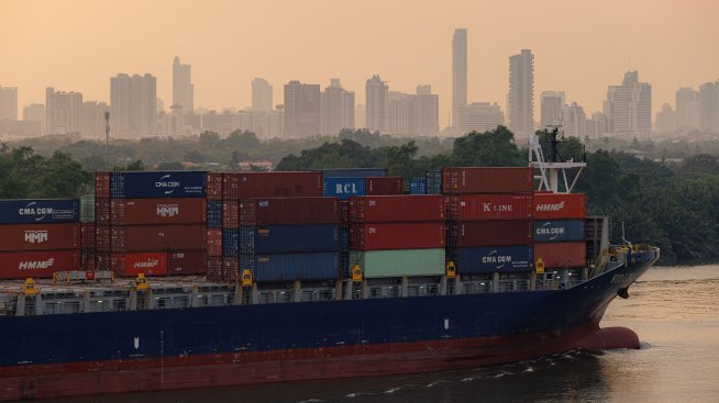 Китай предупреди Тръмп с ответни мерки, ако бъде изключен от веригите за доставки