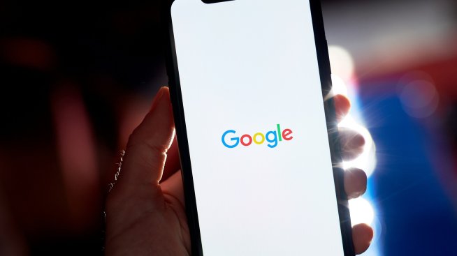 Силната позиция на Google в AI може да ѝ помогне да изпревари други гиганти по стойност