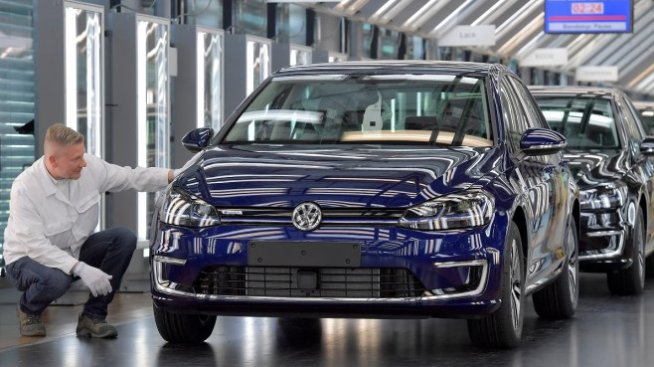 Два от трите най-продавани автомобила в Европа са на Volkswagen
