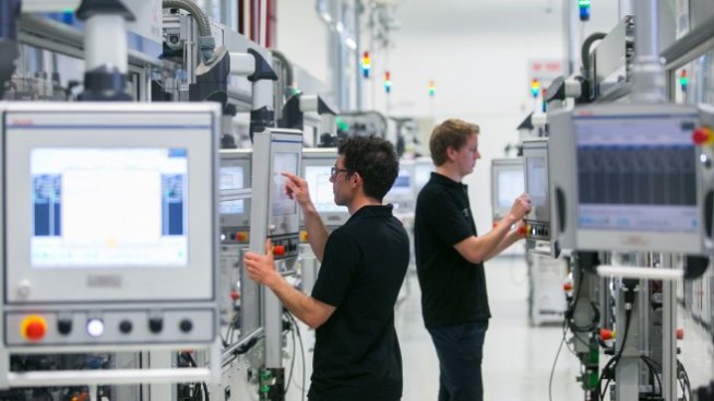 Работници на Bosch протестират срещу своя работодател заради електрификацията