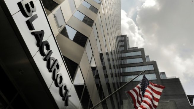 Печалбата на Blackrock спада леко с 3 на сто